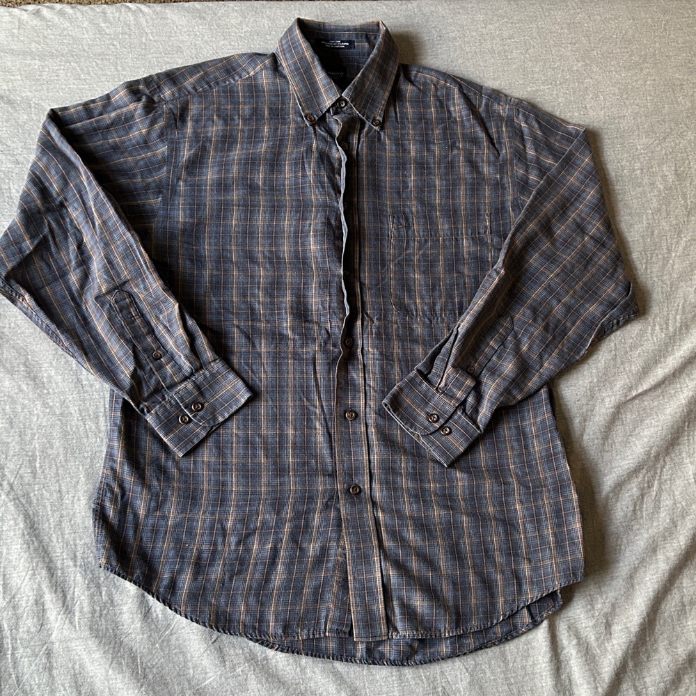 Button-Down Plaid Shirt 90s vibe